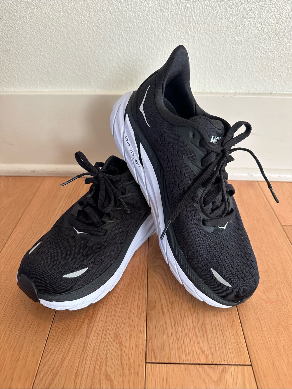 HOKA Clifton 8 Women’s Sneakers Size 6 Wide Black White Running Walking Shoes